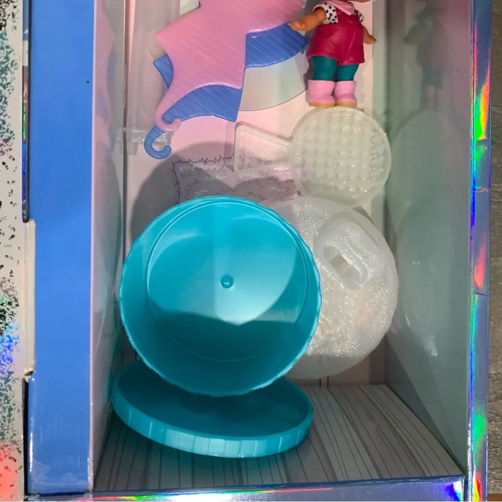 Winter Chill Icy Gurl And Brrr B.B Doll Girl LOL Surprise OMG Includes Items Pic
